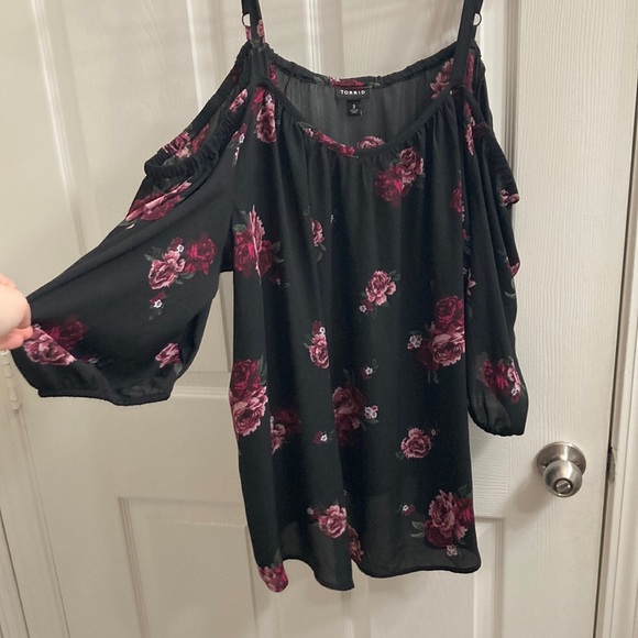 torrid Tops - Floral Print Chiffon Cold Shoulder Top Size 3